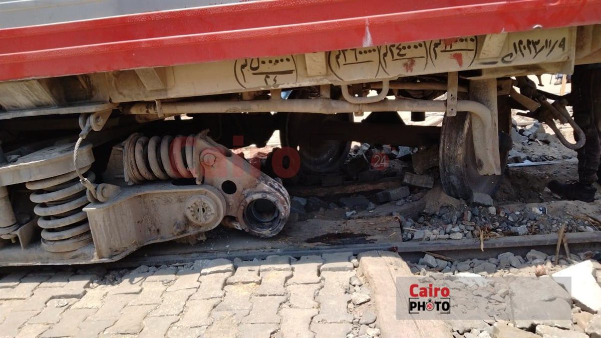 من حادث خروج عجلات قطار القاهرة