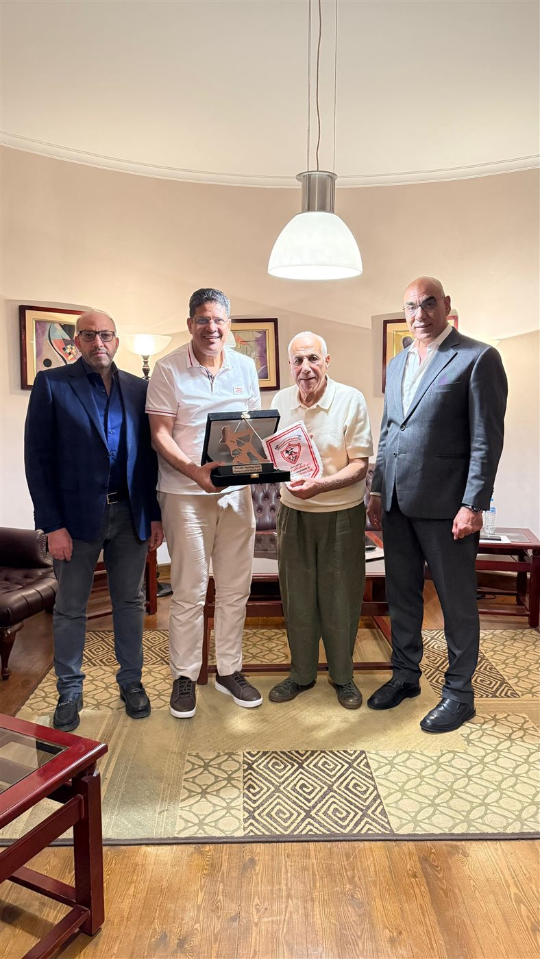 <strong>الزمالك يُكرم أيمن الرمادي </strong>