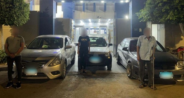 المتهمين والسيارات المضبوطة