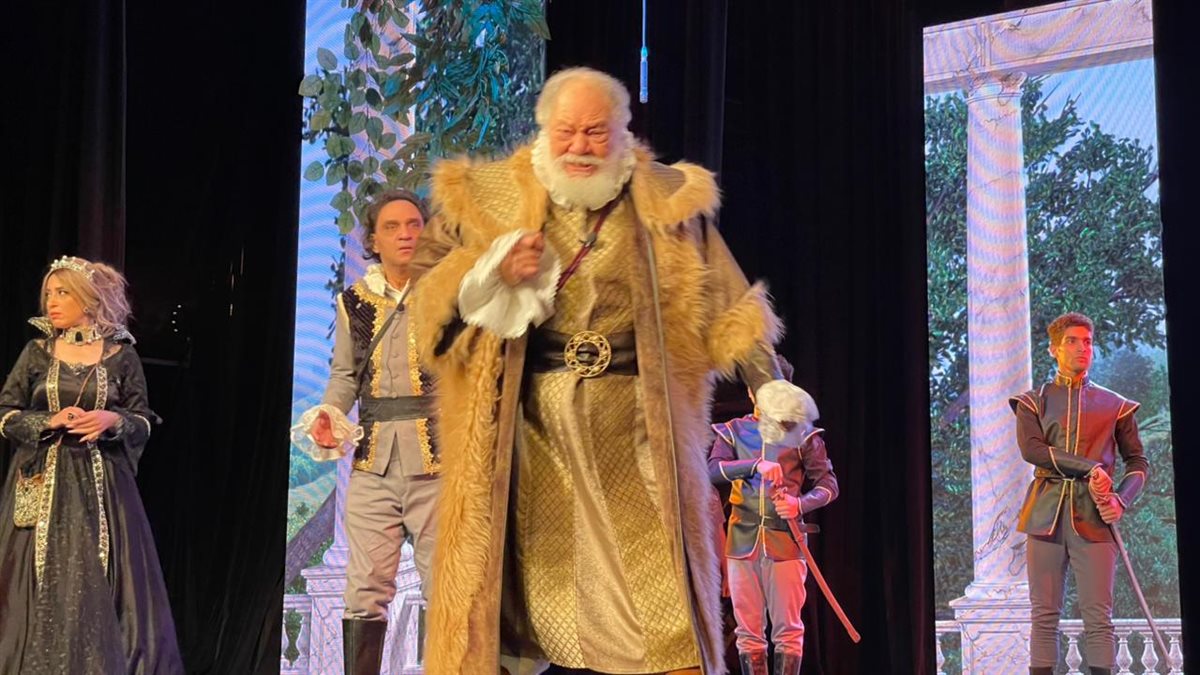 عرض الملك لير