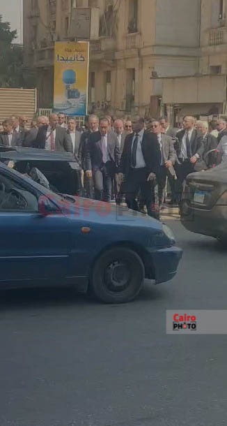 رئيس الوزراء يتفقد موقع حريق سنترال رمسيس