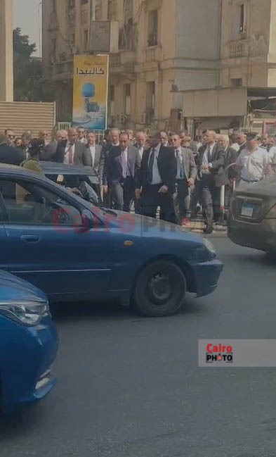 رئيس الوزراء يتفقد موقع حريق سنترال رمسيس