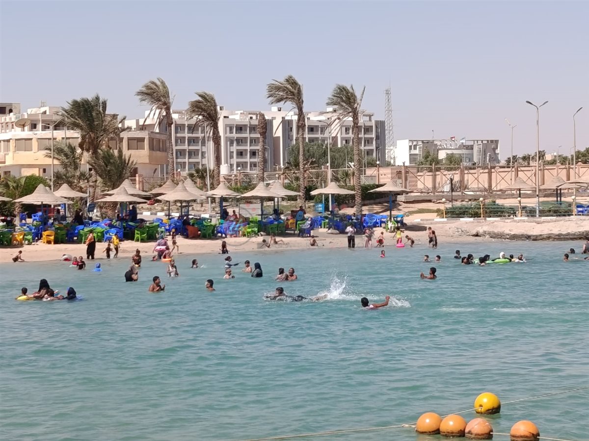 إقبال على شواطئ الغردقة 
