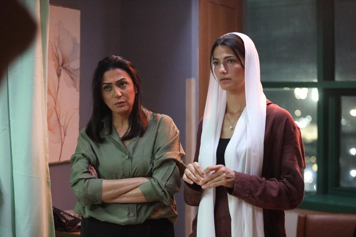 الفنانة تارا عماد