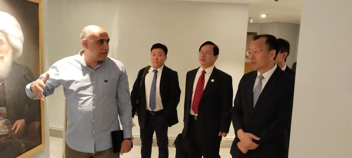 وفد صيني رفيع المستوى يزور متحف الزعفران