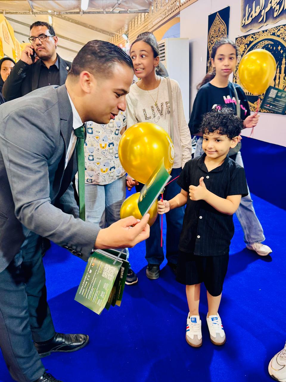 ركن بيت الزكاة والصدقات بجناح الأزهر يجذب أنظار رواد معرض الإسكندرية الدولي للكتاب