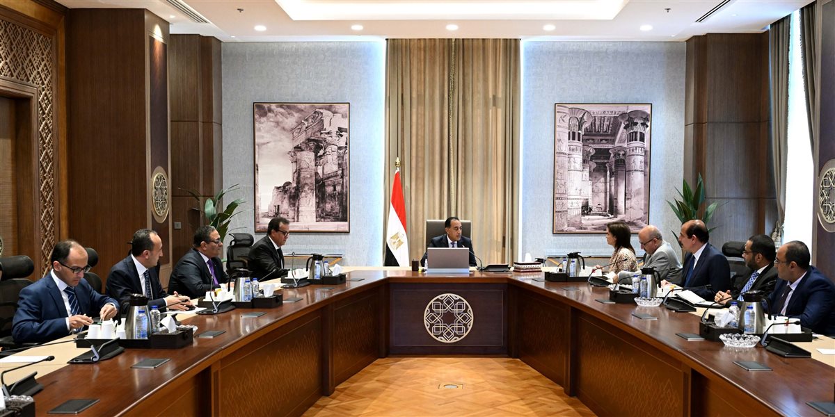 رئيس الوزراء يلتقي المدير الإقليمي لمنظمة الصحة العالمية لإقليم الشرق الأوسط<br>&nbsp;