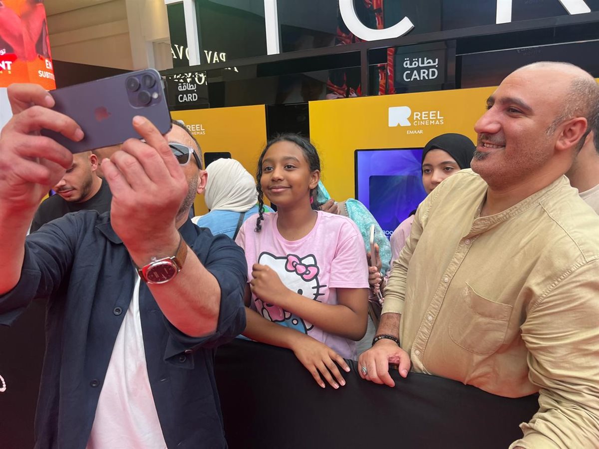 أحمد السقا يحتفل بالعرض الخاص في دبي