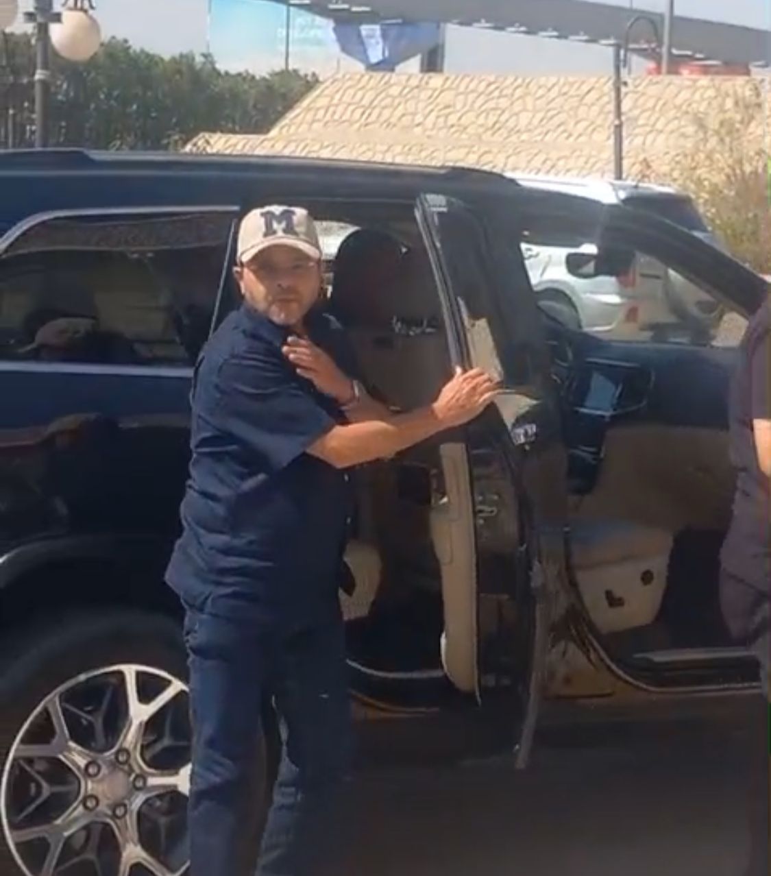 محمد هنيدي في تشييع جناوة سامح عبد العزيز