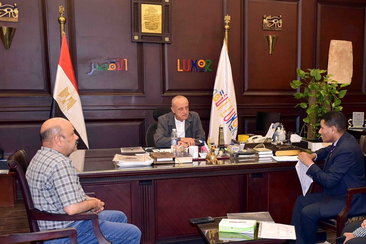 محافظ الأقصر ووكيل وزارة الصحة