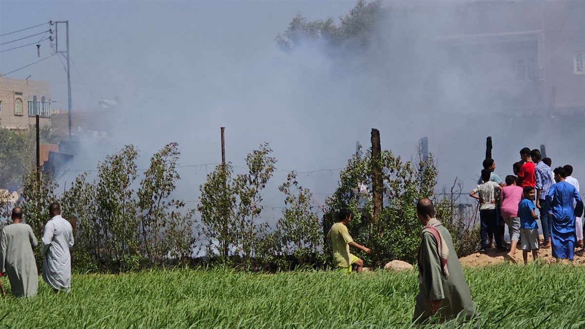 اندلاع حريق بمخزن خردة بأسيوط