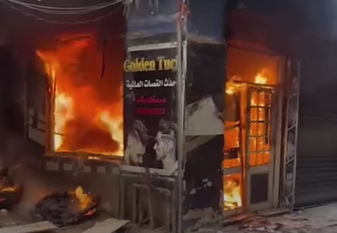 حريق بمخزن خردة بالإسكندرية 