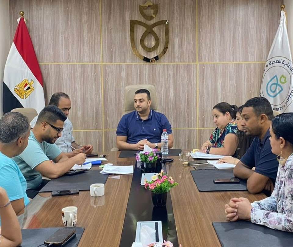 اجتماع مدير هيئة الرعاية الصحية بالأقصر