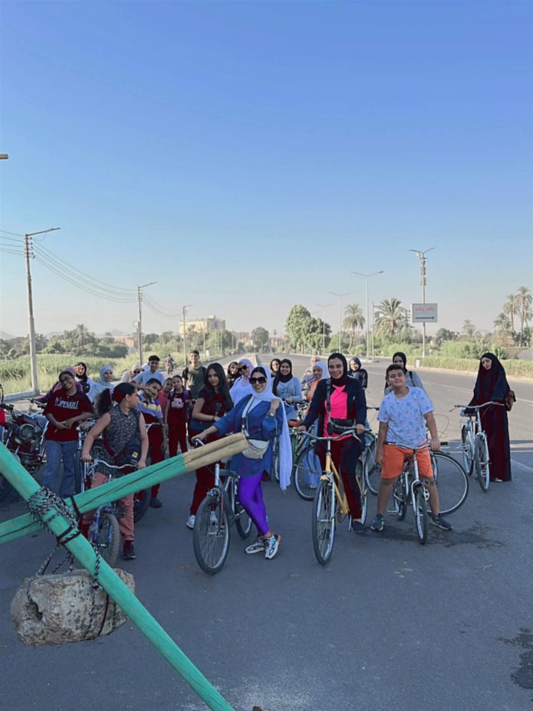 فتيات الأقصر بالدراجات في شوارعها