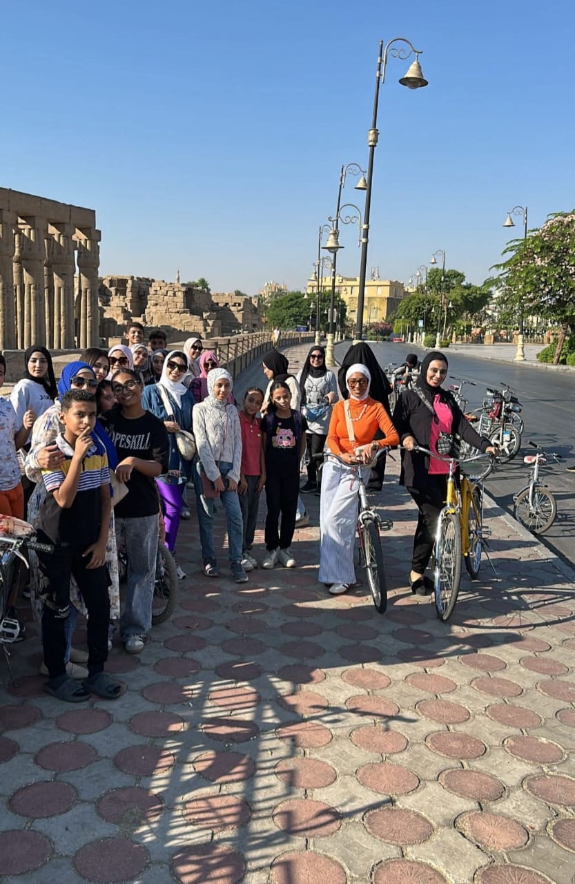 فتيات الأقصر بالدراجات في شوارعها