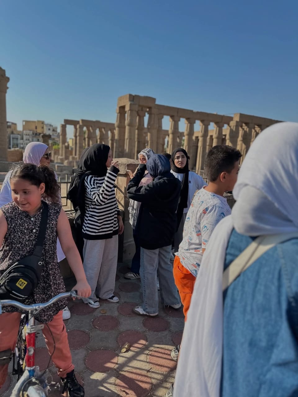 فتيات الأقصر بالدراجات في شوارعها