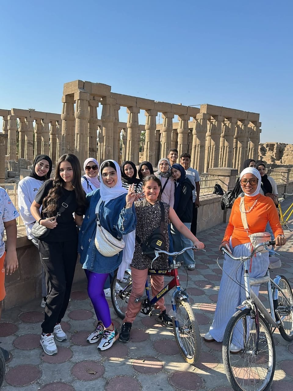 فتيات الأقصر بالدراجات في شوارعها