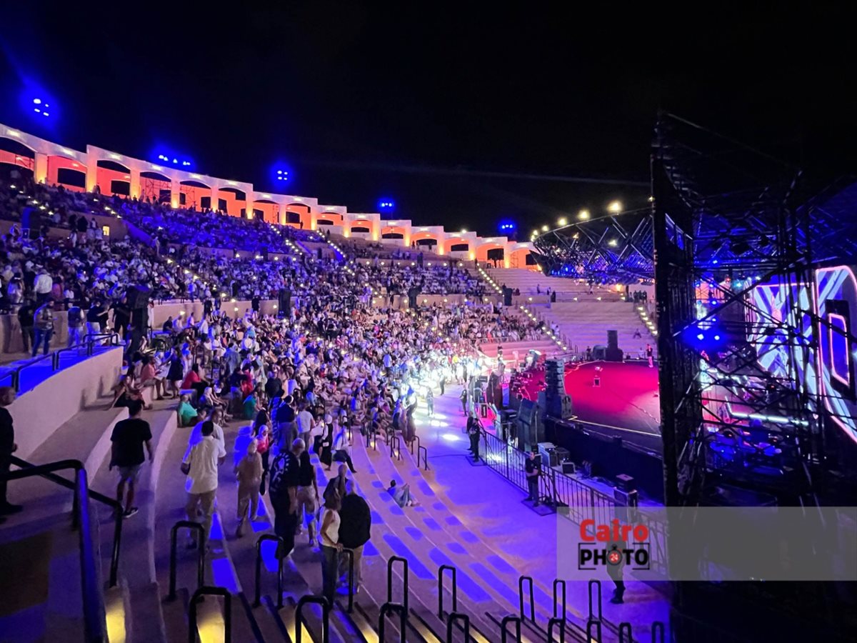 كامل العدد..  إقبال كثيف على حفل 