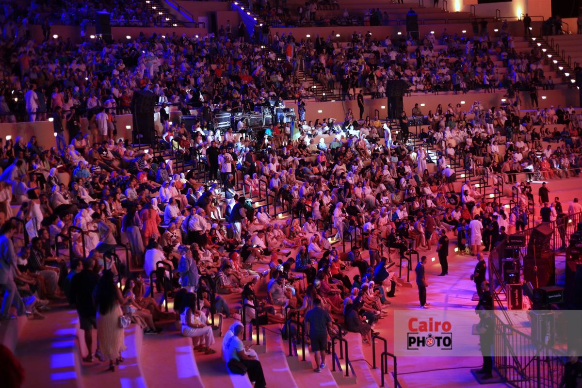 كامل العدد..  إقبال كثيف على حفل 