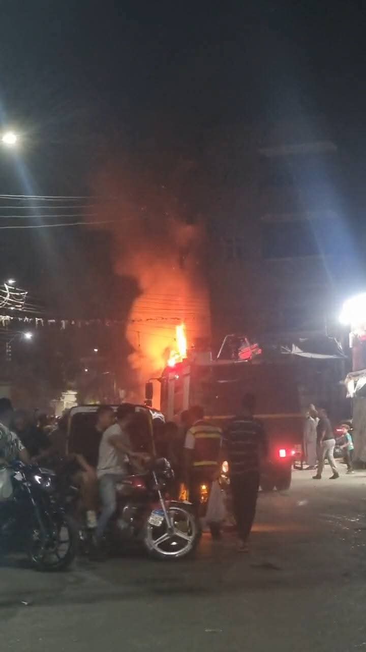 جانب من الحريق