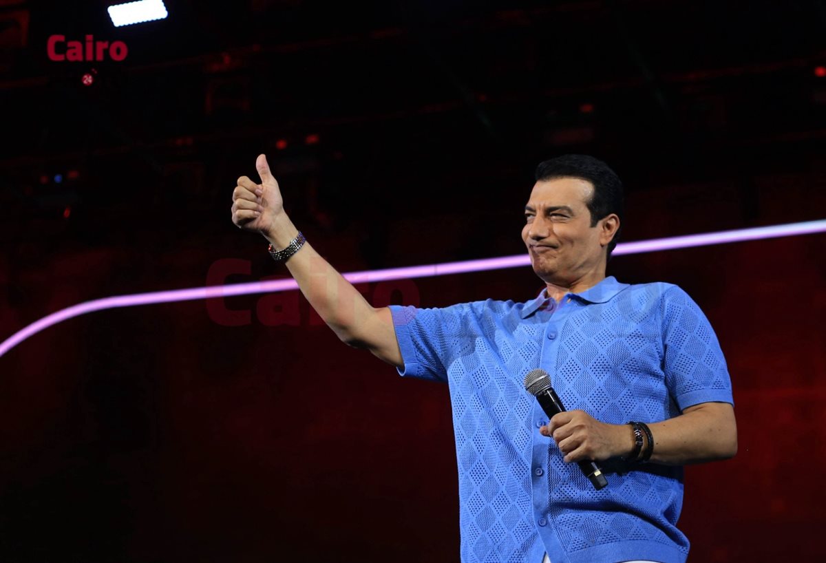 <strong>إيهاب توفيق يتألق في افتتاح مهرجان المسرح الروماني</strong>