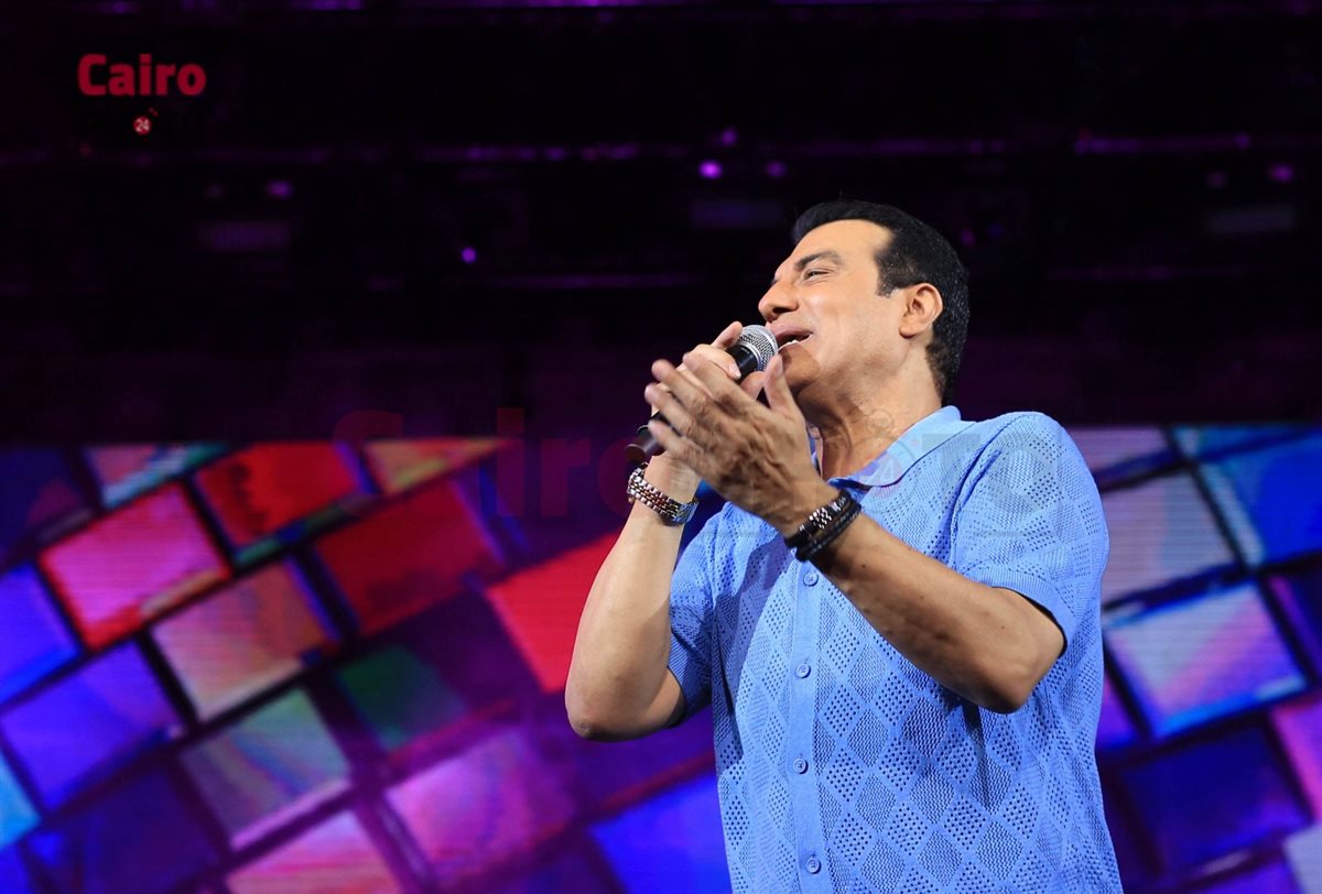 <strong>إيهاب توفيق يتألق في افتتاح مهرجان المسرح الروماني</strong>