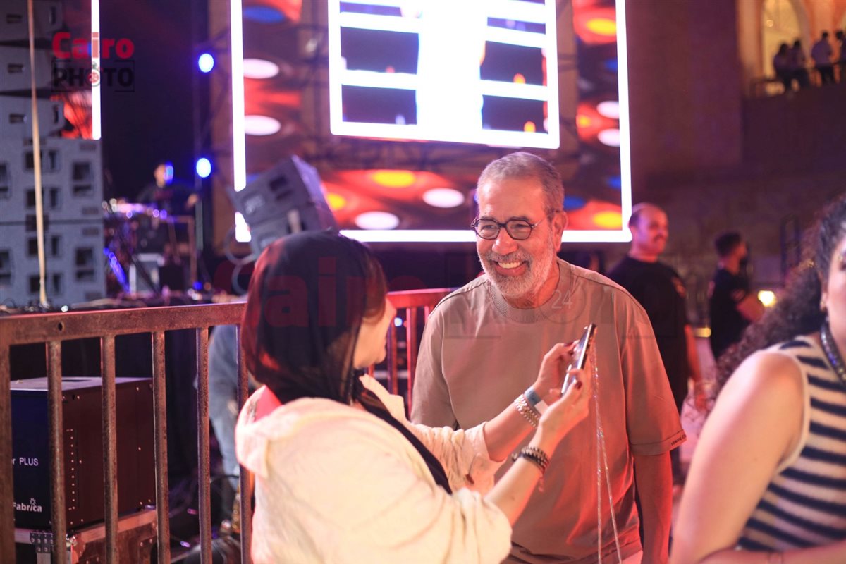 <strong>إيهاب توفيق يتألق في افتتاح مهرجان المسرح الروماني</strong>