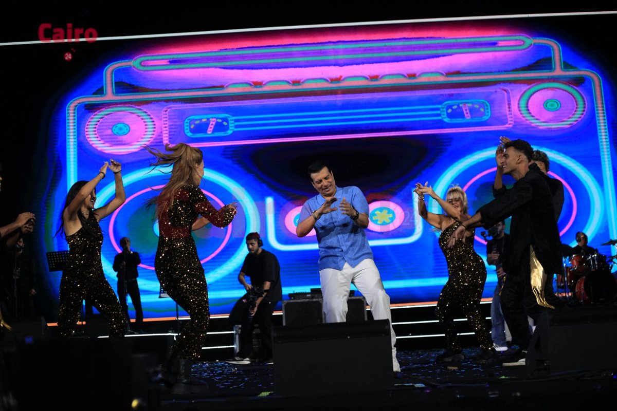 <strong>إيهاب توفيق يتألق في افتتاح مهرجان المسرح الروماني</strong>