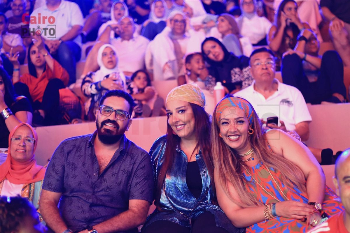 <strong>إيهاب توفيق يتألق في افتتاح مهرجان المسرح الروماني</strong>