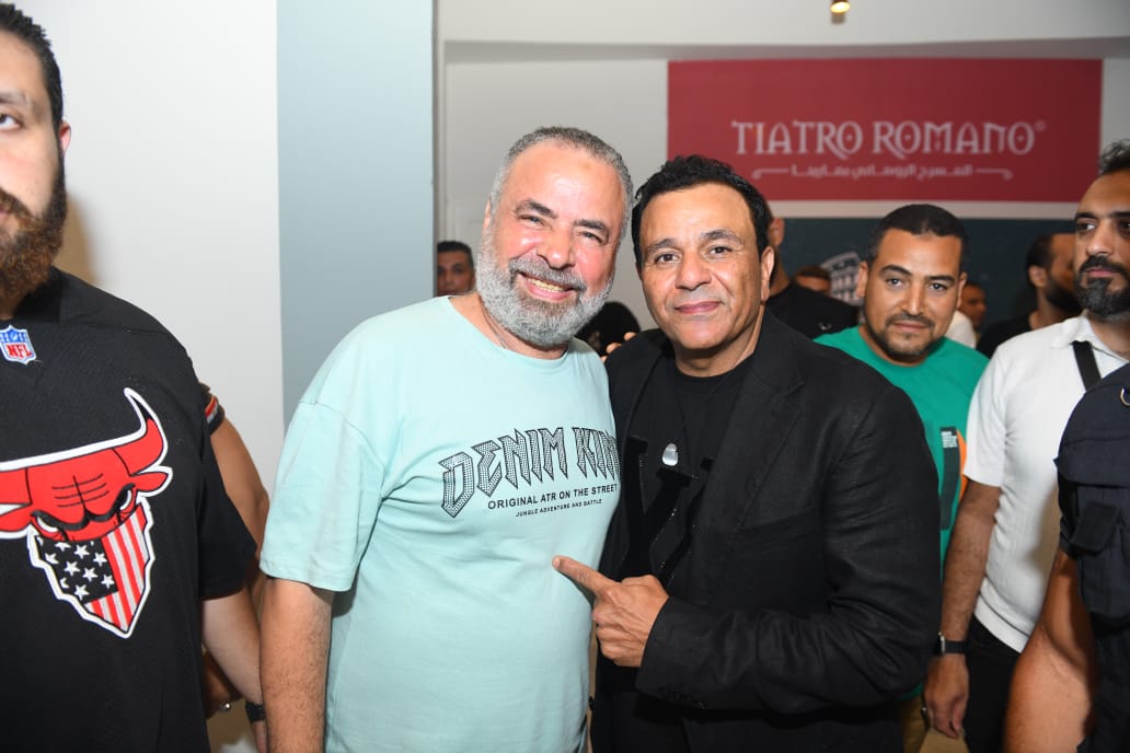 برعاية القاهرة 24.. وليد منصور يعيد للمسرح الروماني قوته بحفل استثنائي كامل العدد لنجوم التسعينيات