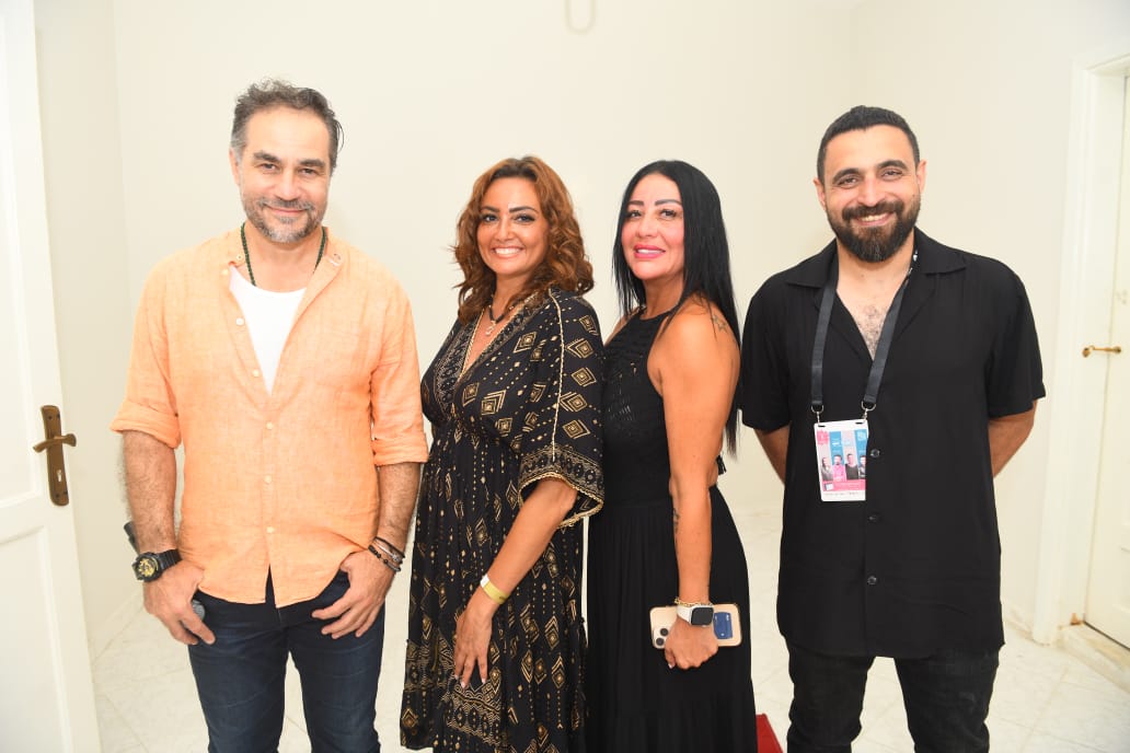 برعاية القاهرة 24.. وليد منصور يعيد للمسرح الروماني قوته بحفل استثنائي كامل العدد لنجوم التسعينيات