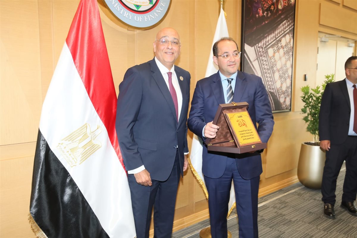 وزير المالية ورئيس تنمية المشروعات المتوسطة والصغيرة ومتناهية الصغر