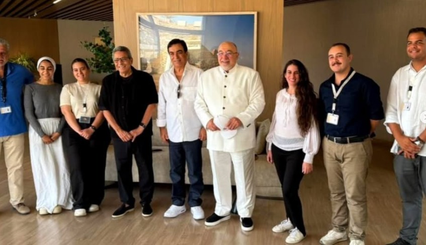 لقاء خاص يجمع جورج قرداحي بـ محمود سعد وخالد الجندي في الأهرامات