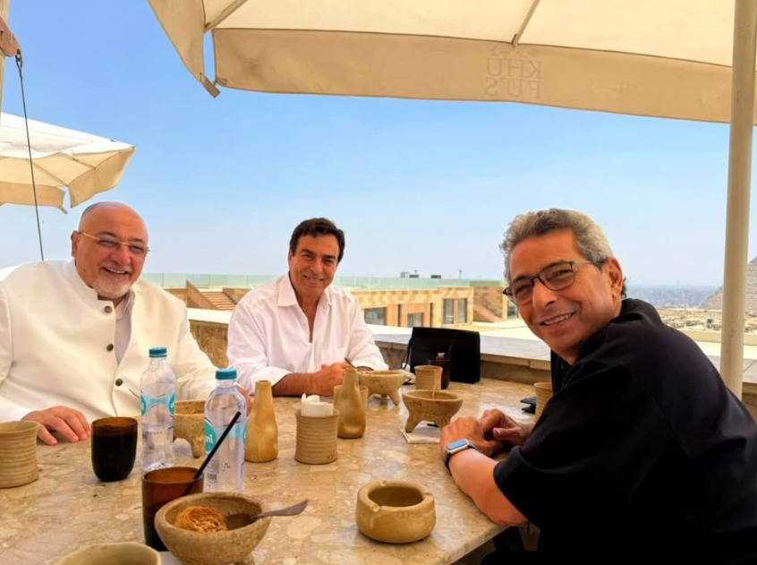 لقاء خاص يجمع جورج قرداحي بـ محمود سعد وخالد الجندي في الأهرامات