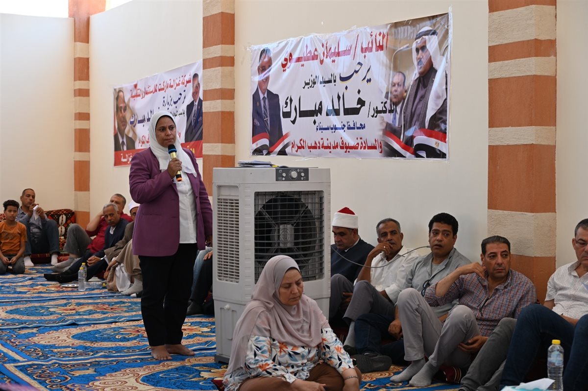 محافظ جنوب سيناء يلتقى مشايخ البدو بوادى مجيرح بدهب