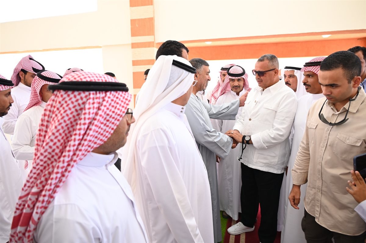 محافظ جنوب سيناء يلتقى مشايخ البدو بوادى مجيرح بدهب