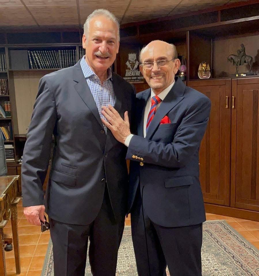 رفقة صديق عمره محمد صبحي.. أول ظهور للمخرج عمر زهران بعد أزمته الاخيرة