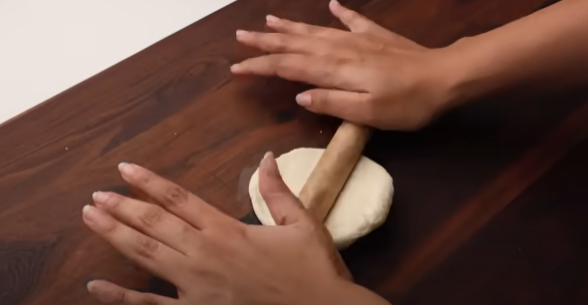 طريقة عمل المناقيش بالجبنة