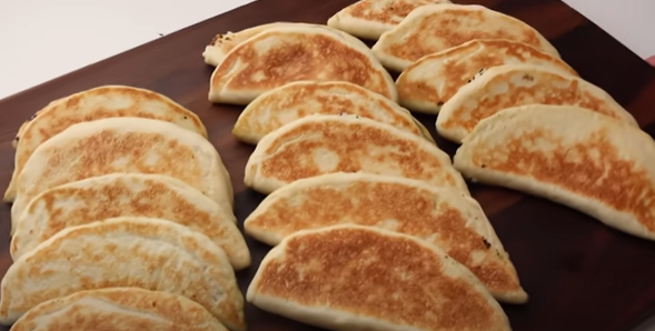 طريقة عمل المناقيش بالجبنة