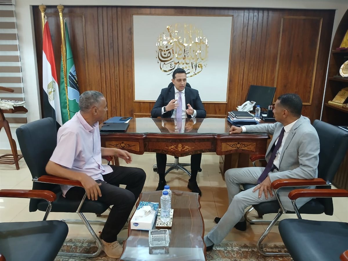 استعداد للموسم الكروي الجديد: نائب محافظ الفيوم يستقبل مدير لجنة الحكام والمدير التنفيذي 