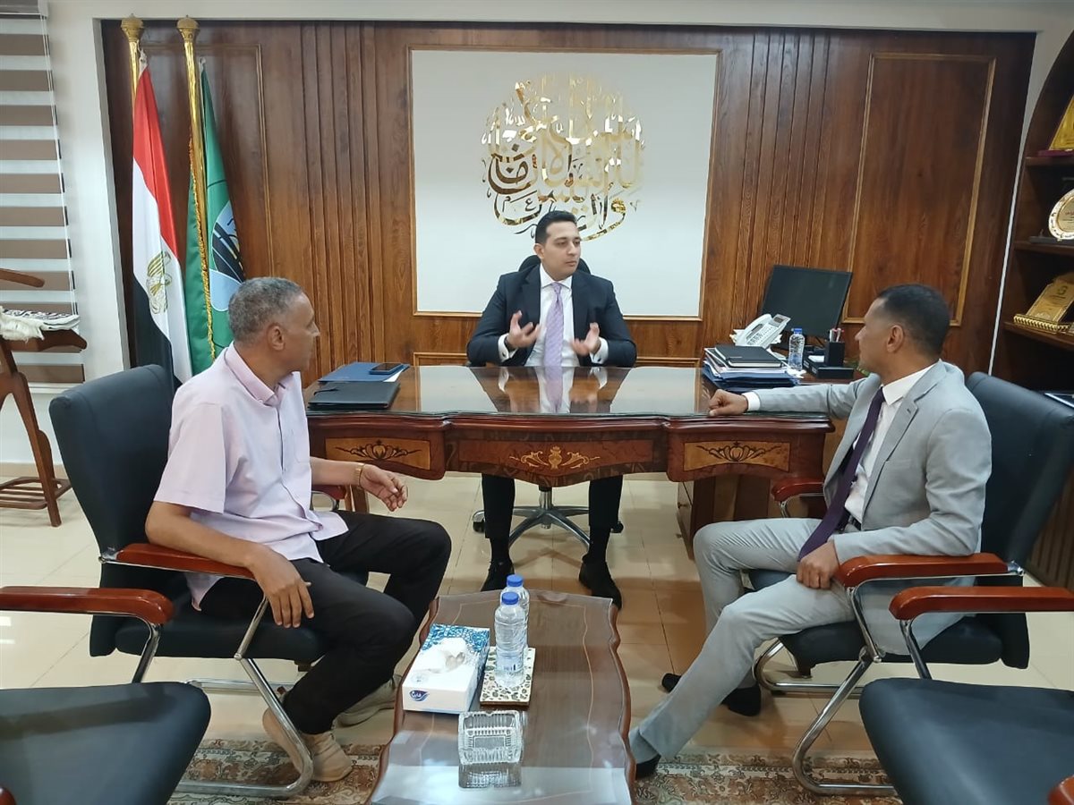 استعداد للموسم الكروي الجديد: نائب محافظ الفيوم يستقبل مدير لجنة الحكام والمدير التنفيذي 
