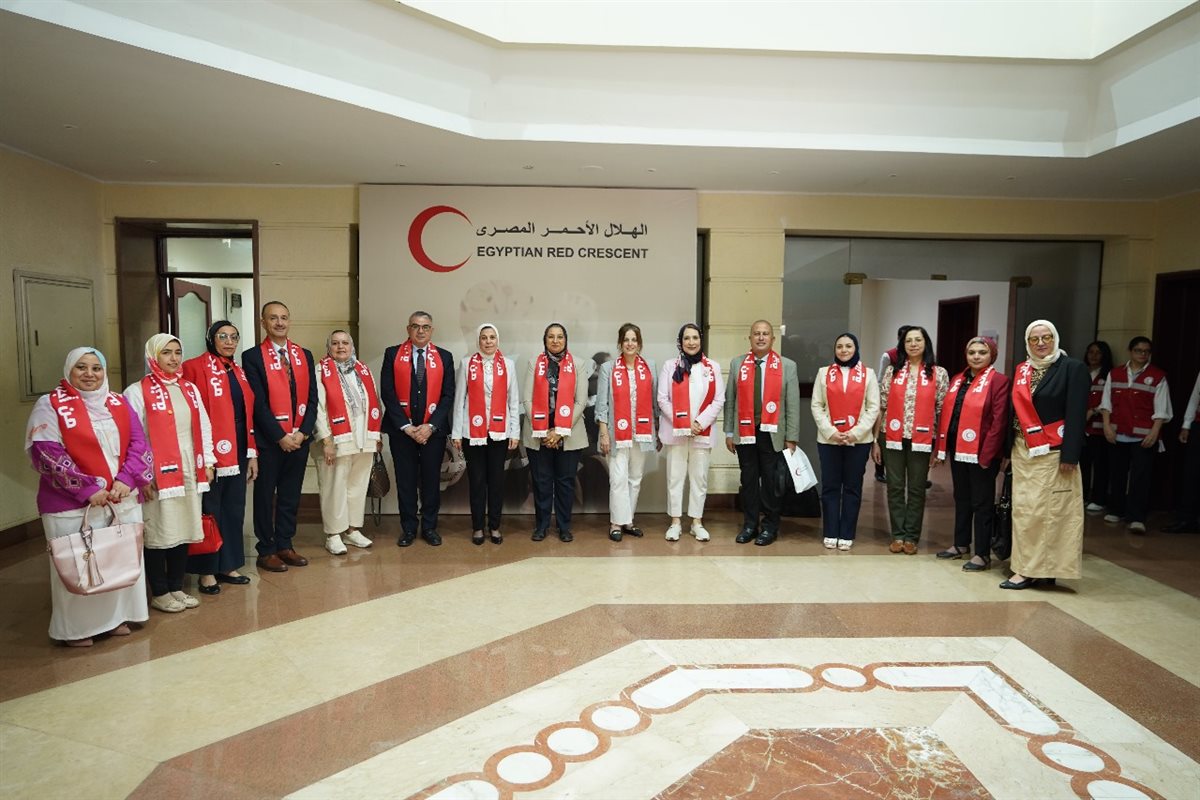 الهلال الأحمر يستقبل وفد جامعة عين شمس لتعزيز آليات التعاون بين الجانبين | صور