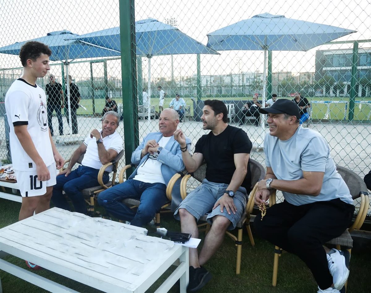 أبوريدة وأعضاء اتحاد الكرة يتابعون تدريبات منتخبي الشباب والناشئين