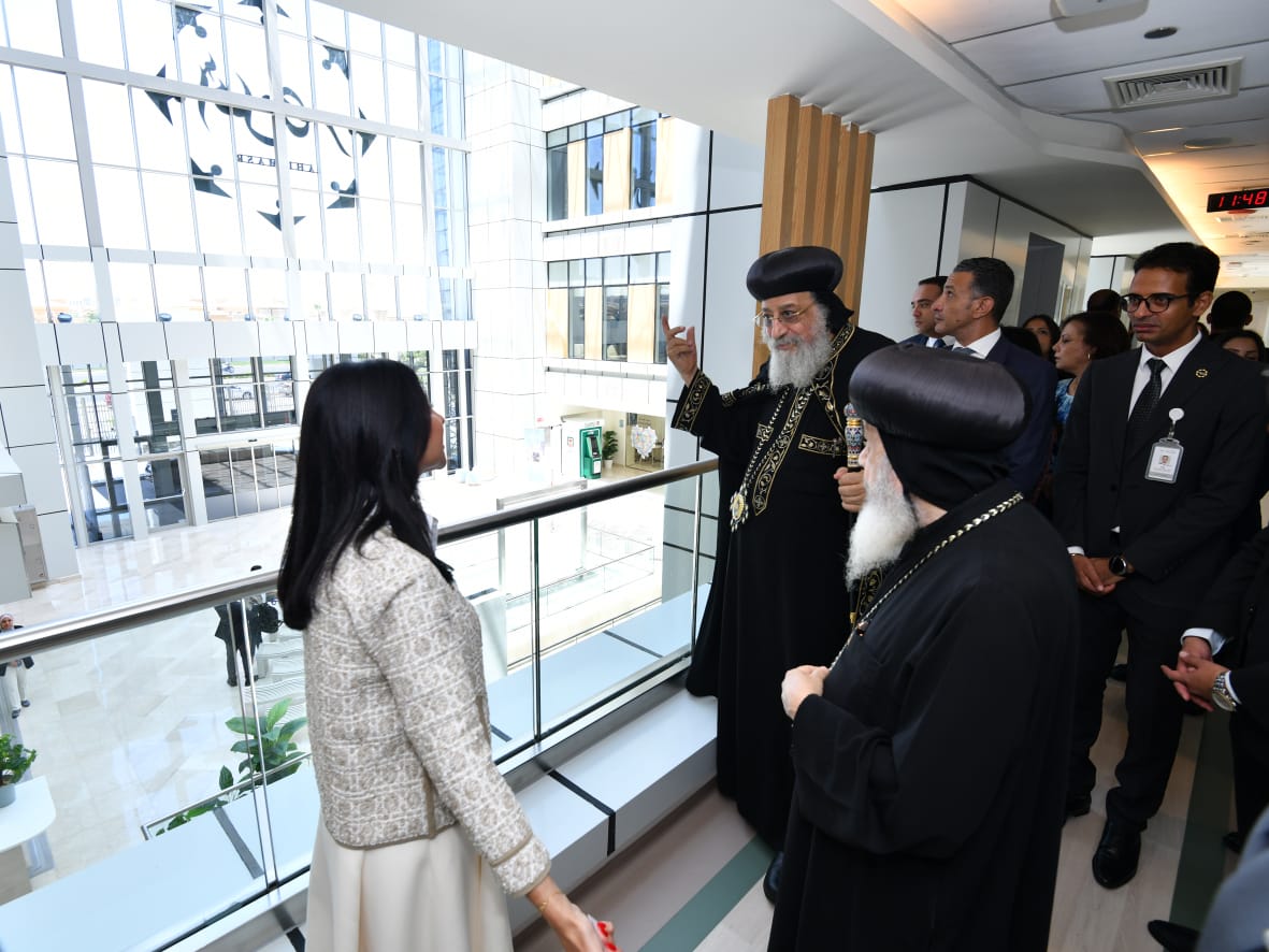 البابا  تواضروس الثاني يزور مستشفى أهل مصر لعلاج الحروق