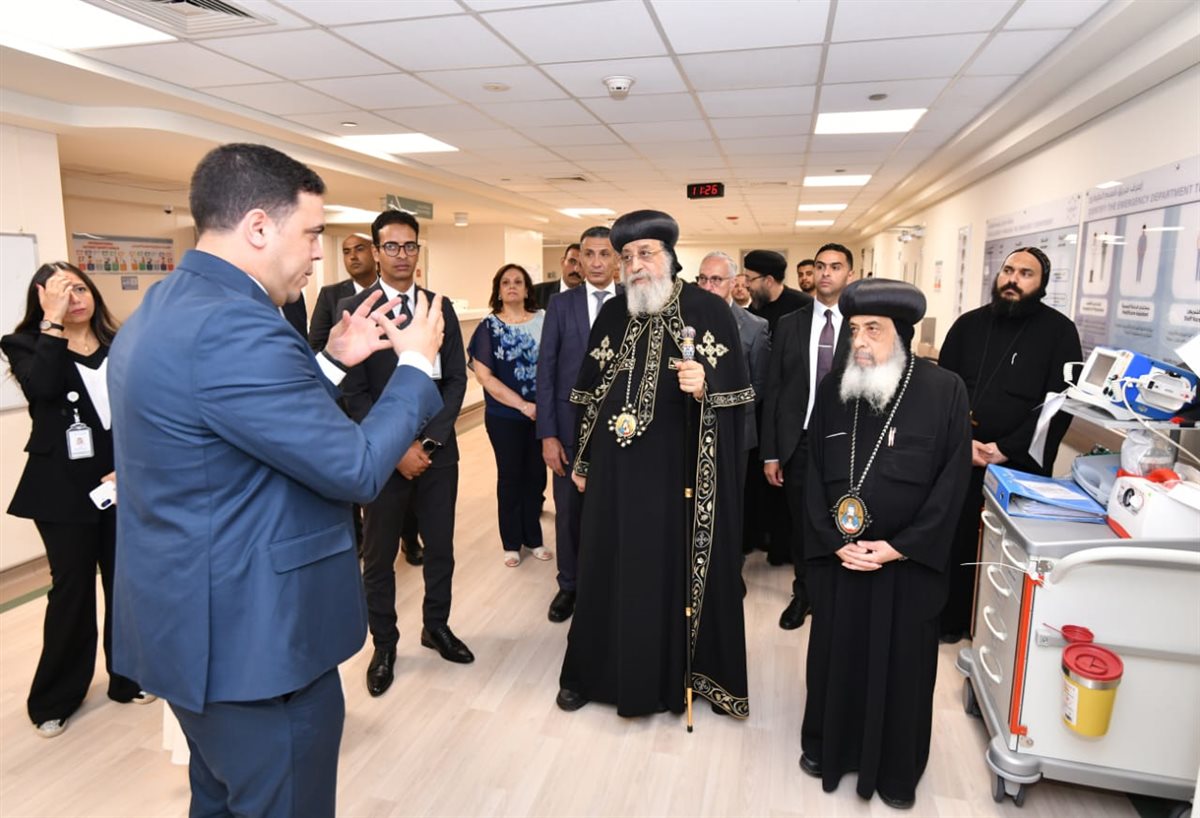 البابا  تواضروس الثاني يزور مستشفى أهل مصر لعلاج الحروق