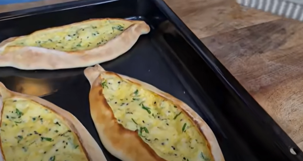 طريقة عمل مناقيش الزعتر بالمقلاة