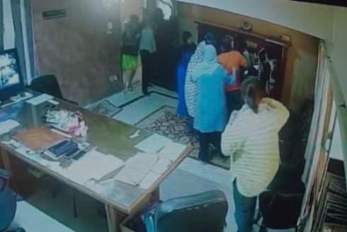 مطلقة تستأجر بلطجية للتعدي على إدارة مدرسة