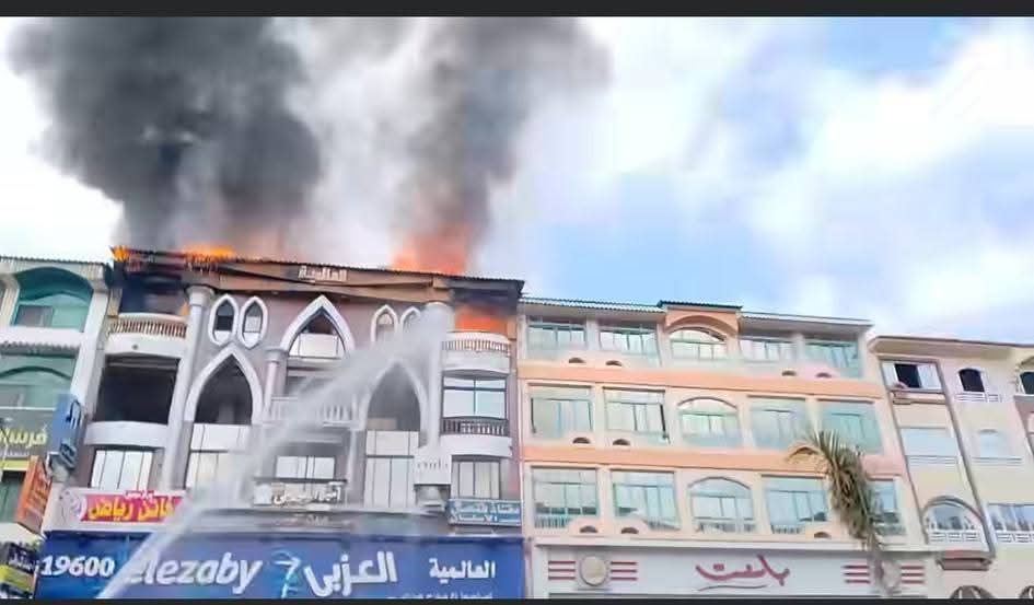 جانب من الحريق