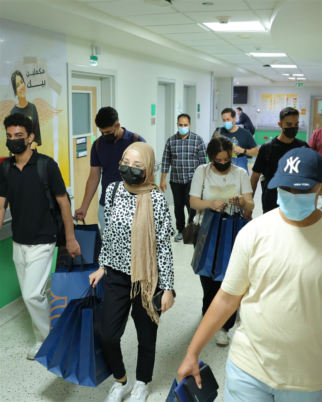 وفد من طلاب جامعة باديا يزور مستشفى 57357 لدعم الأطفال