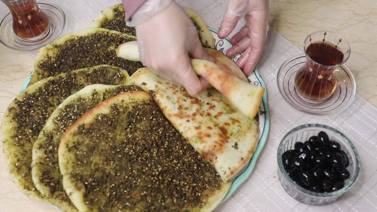 عجينة المناقيش مثل المطاعم